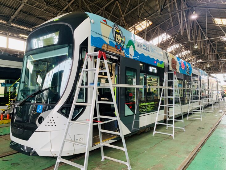 みなさん、ラッピング電車はもう見つけましたか！？🚃